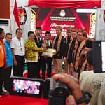 Maju di Pilkada 2024, Paslon Abdul Razak - Sri Suwanto Pendaftar Pertama di KPU Kalteng IMG-20240829-WA0010