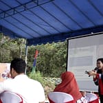 Tim Pengabdian DRTPM BIMA UPR Ajarkan Produk Madu Kelulut ke Warga Desa Bahu Palawa WhatsApp Image 2024-09-17 at 12.38.10