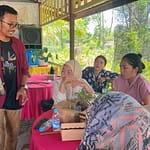 Jangkau Pasar Global, Dosen UPR Berikan Edukasi Produk Olahan Purun ke Warga Desa Tumbang Nusa WhatsApp Image 2024-09-23 at 22.21.56