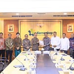 Kemenkop Serahkan Daftar Koperasi Jasa Keuangan ke OJK untuk Pengawasan WhatsApp Image 2025-01-14 at 19.24.21