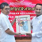 Walikota Fairid Naparin Serahkan LKPD 2024, Targetkan WTP Kembali Diraih Pemko Palangka Raya 809f1ed4-c0bb-4f94-812f-3a696b9f2308-768×446