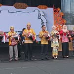 Wali Kota Palangka Raya Resmi Buka Festival Palangka Raya 2025 untuk Perkuat Identitas Budaya Lokal IMG-20250424-WA0011-1536×1152