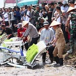Pemerintah Dorong Desa Berdaya Lewat Gerakan Tanam Padi Serentak Nasional WhatsApp Image 2025-04-24 at 12.27.03