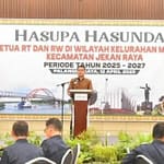 Wakil Wali Kota Achmad Zaini Serahkan SK RT/RW dan Ajak Perkuat Pelayanan Warga ce4d68f1-da2b-49b6-b9ae-69886449ad9e-660×330