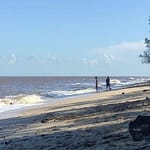 Menyusuri Kedamaian di Ujung Pandaran, Sepotong Surga di Selatan Kalimantan gelombanggg-tinggiiiii