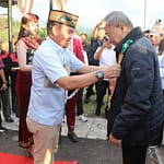 Zulkifli Hasan Disambut Adat Saat Tiba di Palangka Raya 21052025062626_0