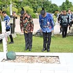 Tabur Bunga di TMP Sanaman Lampang, Gubernur Ajak Generasi Muda Teladani Semangat Pahlawan 20250515_105349