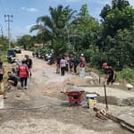 Warga Kereng Bangkirai Rayakan HUT RI dengan Perbaikan Jalan 0afdc874-1523-44da-834f-1bf3a47a5640-660×330