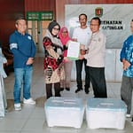 RSUD Mas Amsyar Kasongan Serahkan Limbah Merkuri ke Dinkes Katingan Hj__Nike_Kamantoh,_SKM,_dan_Tim_Kesling_melaksanakan_serah_terima_limbah_alat_kesehatan_mengandung_merkuri_kepada_Pihak_Dinas_Kesehatan_Kab_Katingan