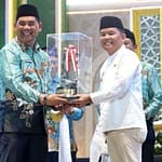 Gubernur Agustiar Sabran Resmikan MTQH Ke-XXXIII Provinsi Kalteng Penyerahan-Piala-750×375