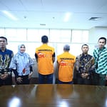 Penyidik OJK Serahkan Tersangka Investree Ke Kejaksaan WhatsApp Image 2026-01-22 at 19.16.20