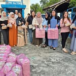 PWI Kalteng Bersama IKWI Salurkan 400 Paket Takjil IMG-20260307-WA0102