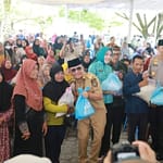 Pemprov Kalteng Salurkan 1.700 Paket Sembako Bersubsidi Melalui Pasar Murah di Palangka Raya Screenshot_20260310_180614_Opera Mini