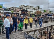 Abdul Razak Salurkan Bantuan ke Warga Flamboyan Bawah