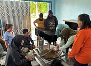 Tingkatkan Produktivitas Usaha Masyarakat, Tim Pengabdian Dosen UPR Berikan Edukasi Kewirausahaan Bebasis Industri dan Digital Marketing ke KWT Anyelir Bahalap