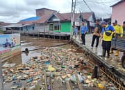 DLH Palangka Raya Bersihkan Sampah Sungai di Kawasan Puntun