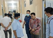 Pemkab Barsel Kunjungi Warga Sakit, Tegaskan Tidak Ada Diskriminasi