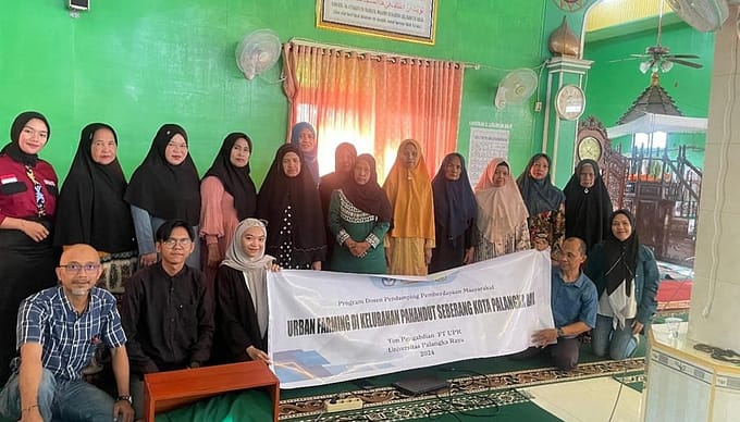 Tim PDPPM FT UPR Berikan Edukasi ‘Urban Farming’ ke Pengajian Masjid Daruth Tayyibah Pahandut Seberang