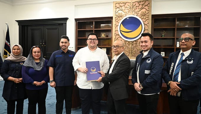 Terima BKWK dari NasDem, Bapaslon Dealdo Dwirendragraha Bahat – H Farij Ismeth Rinjani Siap Berkompetisi di Pilkada Kapuas
