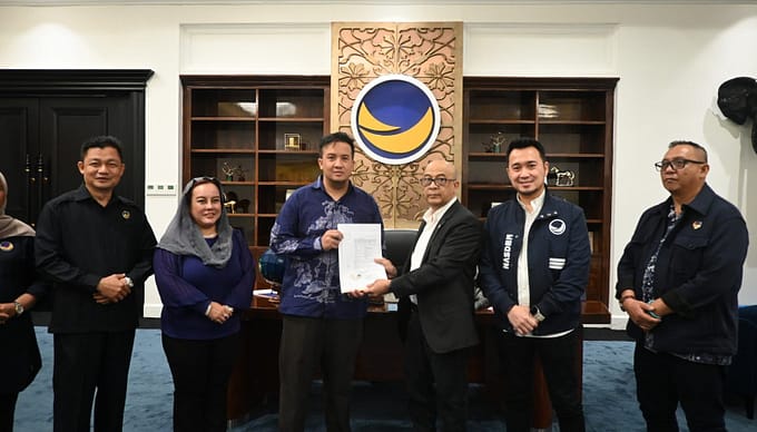 Rizky Aditya Putra dan Abdul Hamid Terima BKWK dari NasDem untuk Maju di Pilkada Lamandau