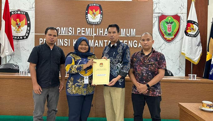 KPU Serahkan Hasil Pemeriksaan Kesehatan ke Bapaslon Cagub dan Cawagub Kalteng 
