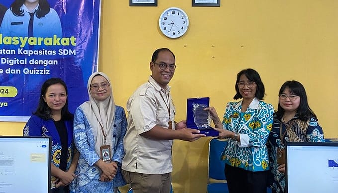 Tim PKM PDP SDM Unggul UPR Berikan Pengenalan Platform Bamboozle dan Quizziz bagi Guru SMAN 3 Palangkaraya