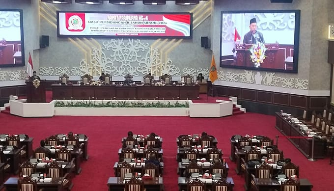 Sekda Kalteng Nuryakin Bacakan Pidato Pengantar Gubernur terhadap 2 Raperda Provinsi Kalteng