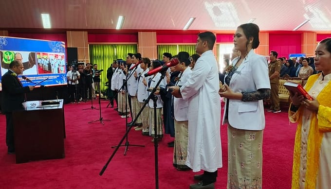 22 Dokter Muda FK UPR Ikuti Pelantikan dan Pengambilan Sumpah Dokter Angkatan XXIX
