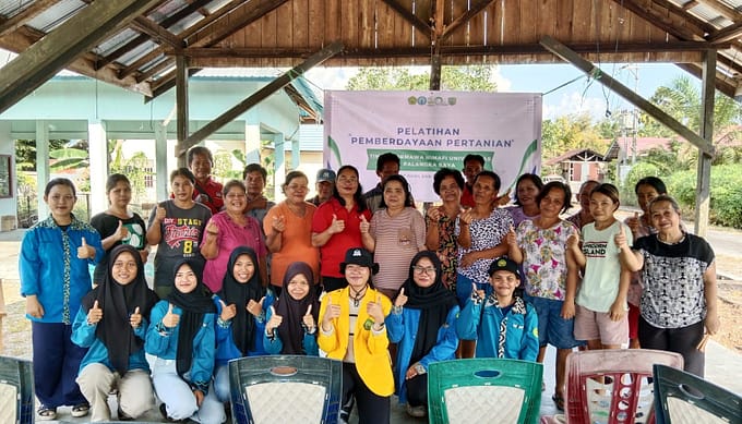 Meningkatkan Nilai Ekonomis Terong Ungu, TIM PKM Prodi Kimia MIPA UPR Berikan Pelatihan Pembuatan ‘Dorong Takzi’ di Bukit Batu