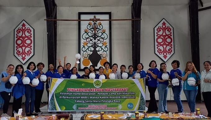 Tim Pengabdian Fakultas Teknik UPR Berikan Pelatihan Pembuatan ‘Pendant Lamp’ ke Perkumpulan WKRI Cabang Santa Maria Palangkaraya
