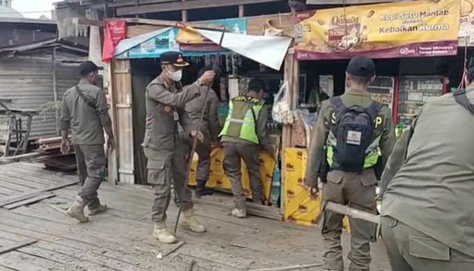 Bangunan di Atas Drainase Dibongkar, Satpol PP Tegakkan Aturan