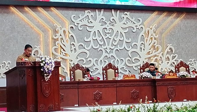 Pemprov Kalteng Sampaikan Jawaban Terkait Raperda Pertanggungjawaban APBD